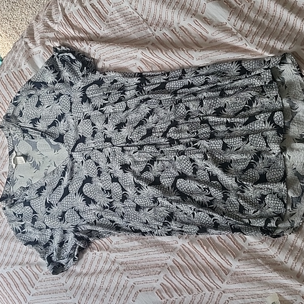 H&M black and white pineapple tunic dress